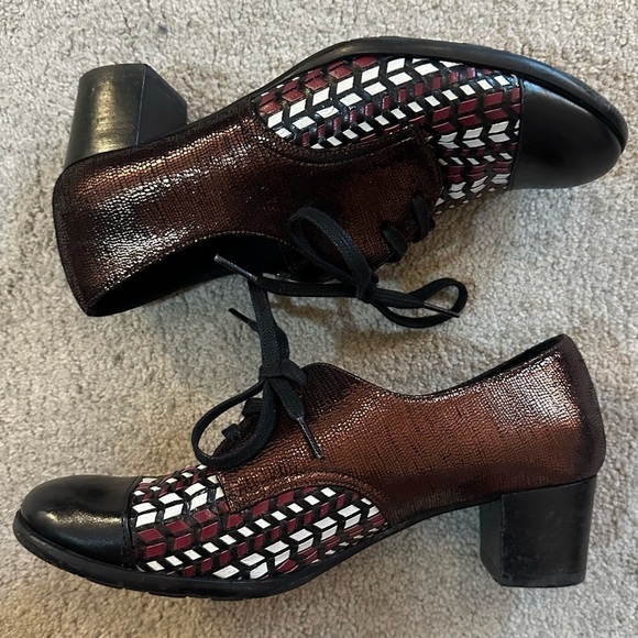 Vintage Chie Mihara brogues/heeled oxfords lace up textured leather sz 6 - Picture 2 of 11